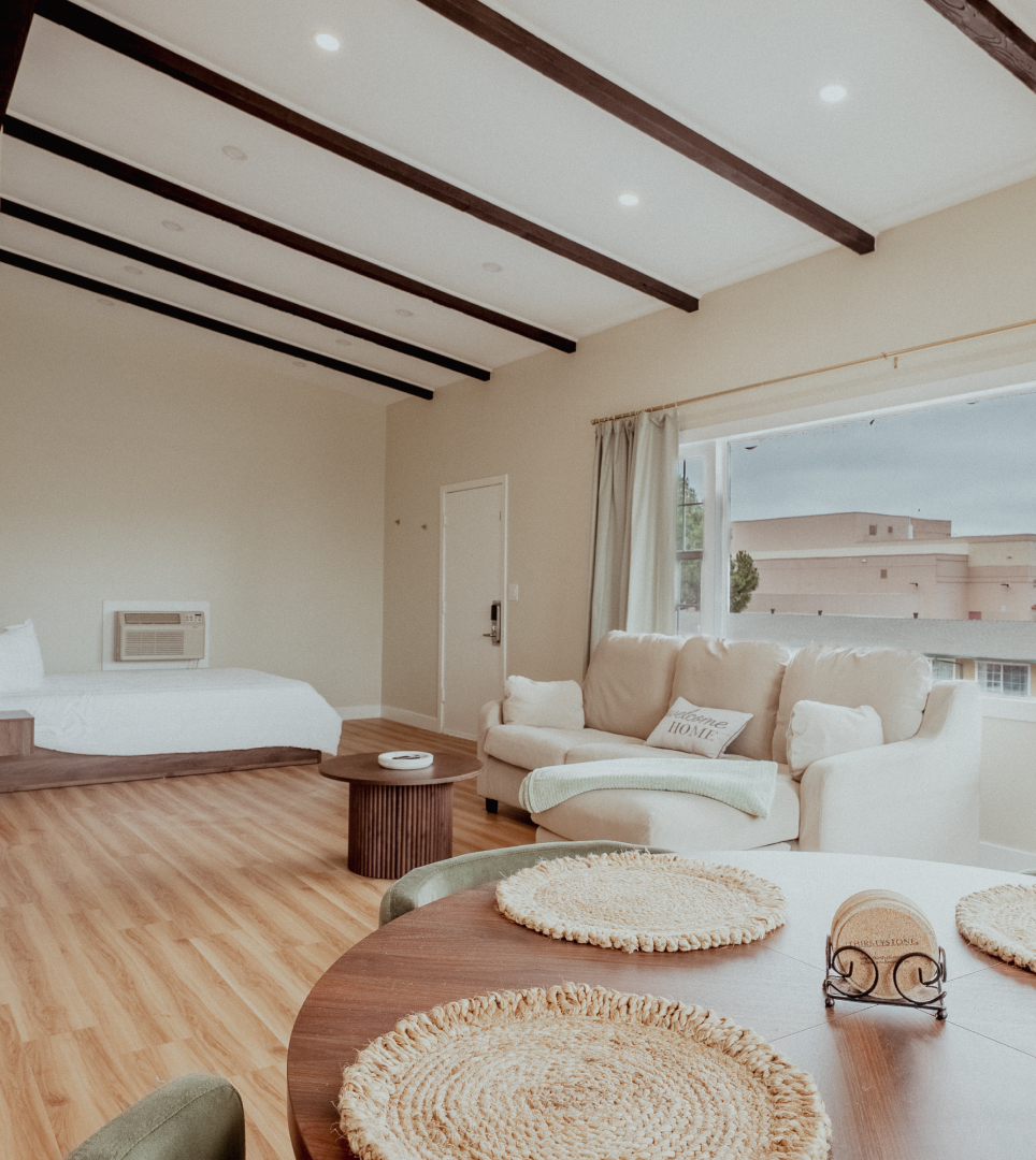 ENJOY A COZY STAY IN SANTA MARIA AT TOWN AND COUNTRY INN