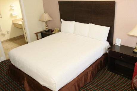 Town and Country Inn - King Guestroom