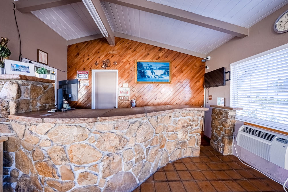 T & C Inn - Reception