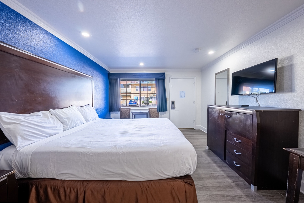 T & C Inn - Guestroom