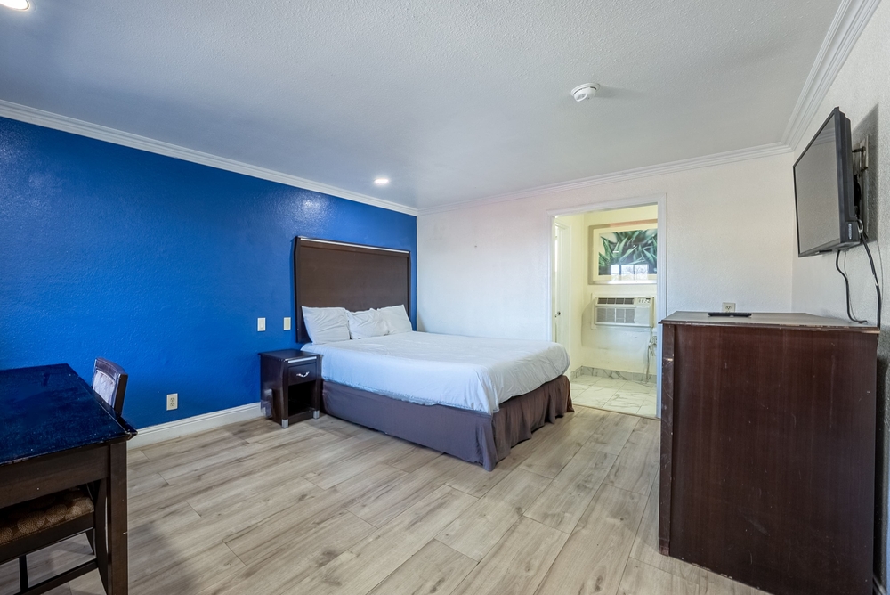 T & C Inn - Guestroom